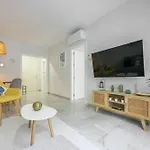 Charming In The Heart Of דירה פואנגירולה